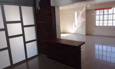 Casa sola en renta de un piso, amplio Jardin, caben  6  autos, Ideal para Adultos Mayores, Oficinas o Clinica.