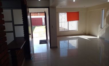 Casa sola en renta de un piso, amplio Jardin, caben  6  autos, Ideal para Adultos Mayores, Oficinas o Clinica.