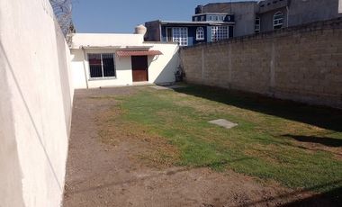 Casa sola en renta de un piso, amplio Jardin, caben  6  autos, Ideal para Adultos Mayores, Oficinas o Clinica.