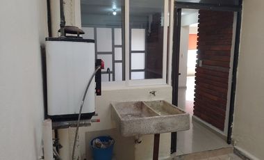 Casa sola en renta de un piso, amplio Jardin, caben  6  autos, Ideal para Adultos Mayores, Oficinas o Clinica.