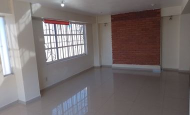 Casa sola en renta de un piso, amplio Jardin, caben  6  autos, Ideal para Adultos Mayores, Oficinas o Clinica.
