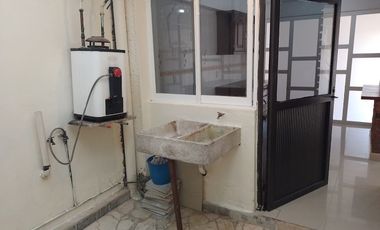 Casa sola en renta de un piso, amplio Jardin, caben  6  autos, Ideal para Adultos Mayores, Oficinas o Clinica.