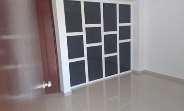 Casa sola en renta de un piso, amplio Jardin, caben  6  autos, Ideal para Adultos Mayores, Oficinas o Clinica.