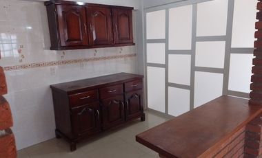 Casa sola en renta de un piso, amplio Jardin, caben  6  autos, Ideal para Adultos Mayores, Oficinas o Clinica.