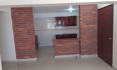 Casa sola en renta de un piso, amplio Jardin, caben  6  autos, Ideal para Adultos Mayores, Oficinas o Clinica.