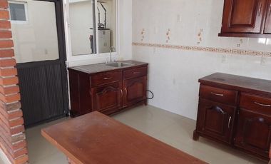 Casa sola en renta de un piso, amplio Jardin, caben  6  autos, Ideal para Adultos Mayores, Oficinas o Clinica.