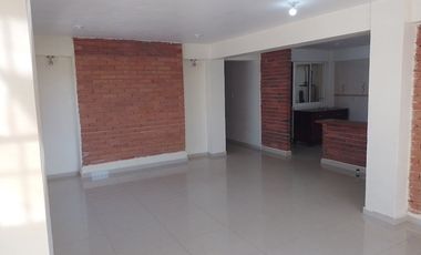 Casa sola en renta de un piso, amplio Jardin, caben  6  autos, Ideal para Adultos Mayores, Oficinas o Clinica.