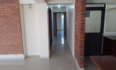Casa sola en renta de un piso, amplio Jardin, caben  6  autos, Ideal para Adultos Mayores, Oficinas o Clinica.