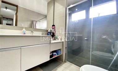 Casa en Arriendo en CASA EN AV CHAMISERO, COLINA