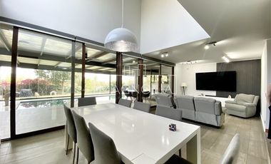 Casa en Arriendo en CASA EN AV CHAMISERO, COLINA