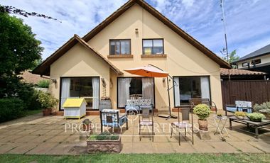 Linda casa en exclusivo condominio