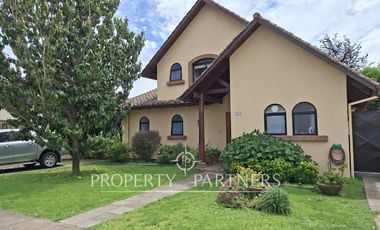 Linda casa en exclusivo condominio