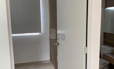 Casa en Renta en El Dorado, León, Gto. a un lado de Wallmart en Vía Alta y cerca de Puerto Interior