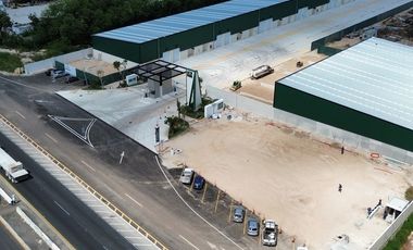 Bodega en parque sobre carretera a cancun