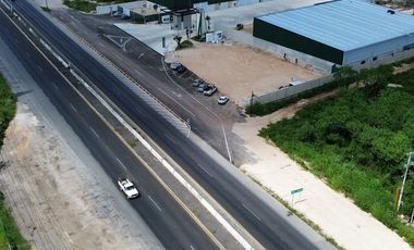 Bodega en parque sobre carretera a cancun