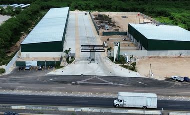 Bodega en parque sobre carretera a cancun