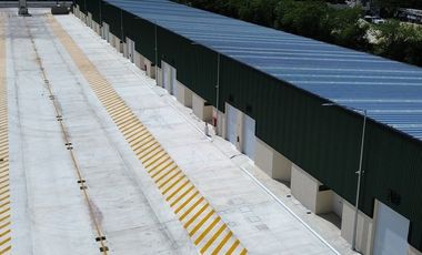 Bodega en parque sobre carretera a cancun