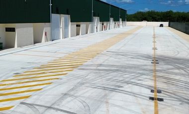Bodega en parque sobre carretera a cancun