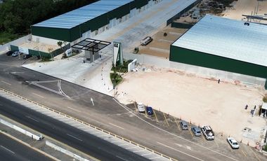 Bodega en parque sobre carretera a cancun
