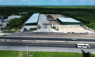 Bodega en parque sobre carretera a cancun