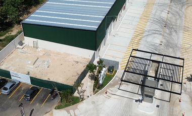 Bodega en parque sobre carretera a cancun