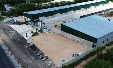 Bodega en parque sobre carretera a cancun