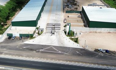 Bodega en parque sobre carretera a cancun