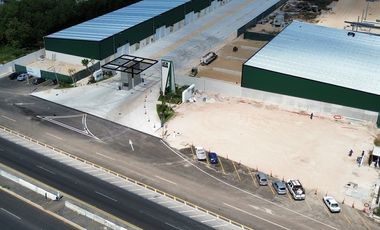 Bodega en parque sobre carretera a cancun