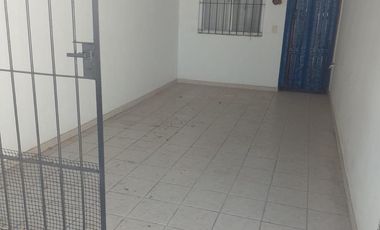 Casa Duplex en Mar Del Tuyu - 2 dormitorios - patio con parrilla - APTO CREDITO