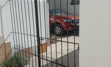 Casa Duplex en Mar Del Tuyu - 2 dormitorios - patio con parrilla - APTO CREDITO