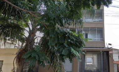 Cochera en venta en Lanús