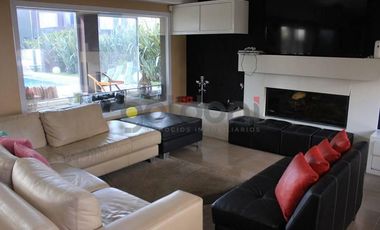 Excelente propiedad con Piscina en Altos de Hudson ll