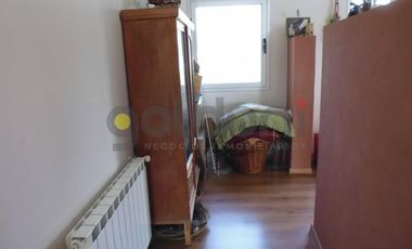 Propiedad en dos plantas con Gran Parque en Fincas de Iraola Dos.