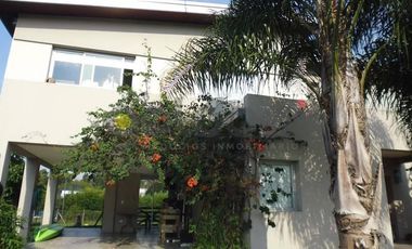 Propiedad en dos plantas con Gran Parque en Fincas de Iraola Dos.