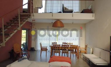 Propiedad en dos plantas con Gran Parque en Fincas de Iraola Dos.