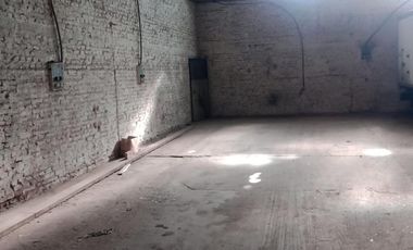 Galpón 300 M2 en  Madre Cabrini 1970, Tiro Suizo, Zona Sur.