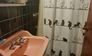 Gran oportunidad en Florida: casa de 4 ambientes con patio, terraza y cochera para refaccionar.