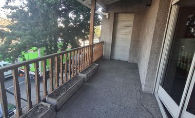 Gran oportunidad en Florida: casa de 4 ambientes con patio, terraza y cochera para refaccionar.