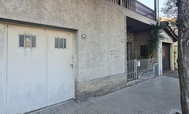 Gran oportunidad en Florida: casa de 4 ambientes con patio, terraza y cochera para refaccionar.
