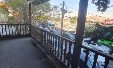 Gran oportunidad en Florida: casa de 4 ambientes con patio, terraza y cochera para refaccionar.