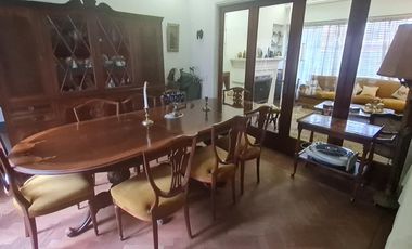 Gran oportunidad en Florida: casa de 4 ambientes con patio, terraza y cochera para refaccionar.