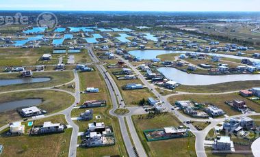 Lote a laguna en venta con posesión inmediata en venta en Sebastian Gaboto