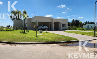 VENTA CASA 4 DORMITORIOS AREA 60  LA VICTORIA