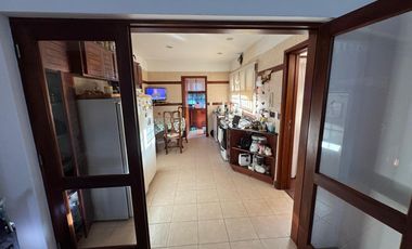 Casa 5 ambientes con pileta