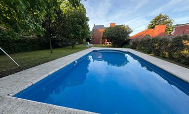 Casa 5 ambientes con pileta