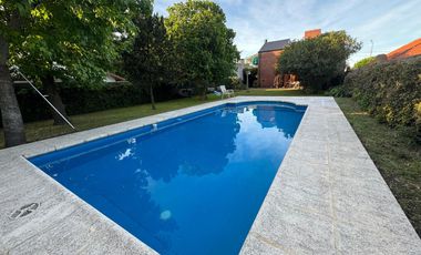 Casa 5 ambientes con pileta