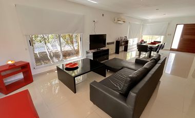 Propiedad en 2 Plantas a la Venta en Altos de Hudson I