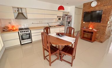 Propiedad en 2 Plantas a la Venta en Altos de Hudson I