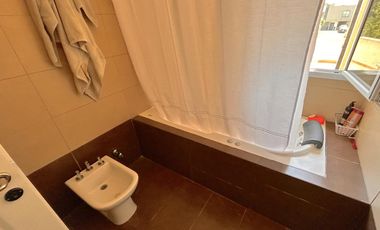 Propiedad en 2 Plantas a la Venta en Altos de Hudson I