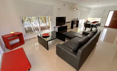 Propiedad en 2 Plantas a la Venta en Altos de Hudson I